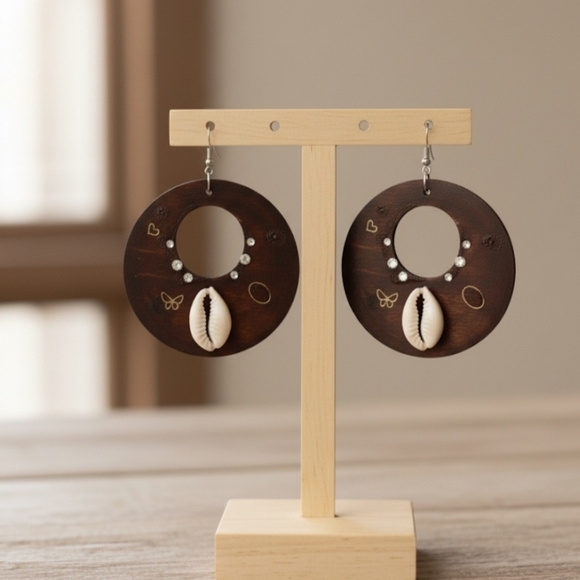 Handmade round wooden hoop earrings, round wooden and sea shell dangle earrings - Picture 7 of 9